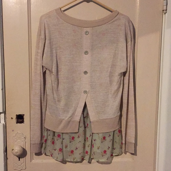 Sweater with Flowy Flower and Button Details - Picture 3 of 3